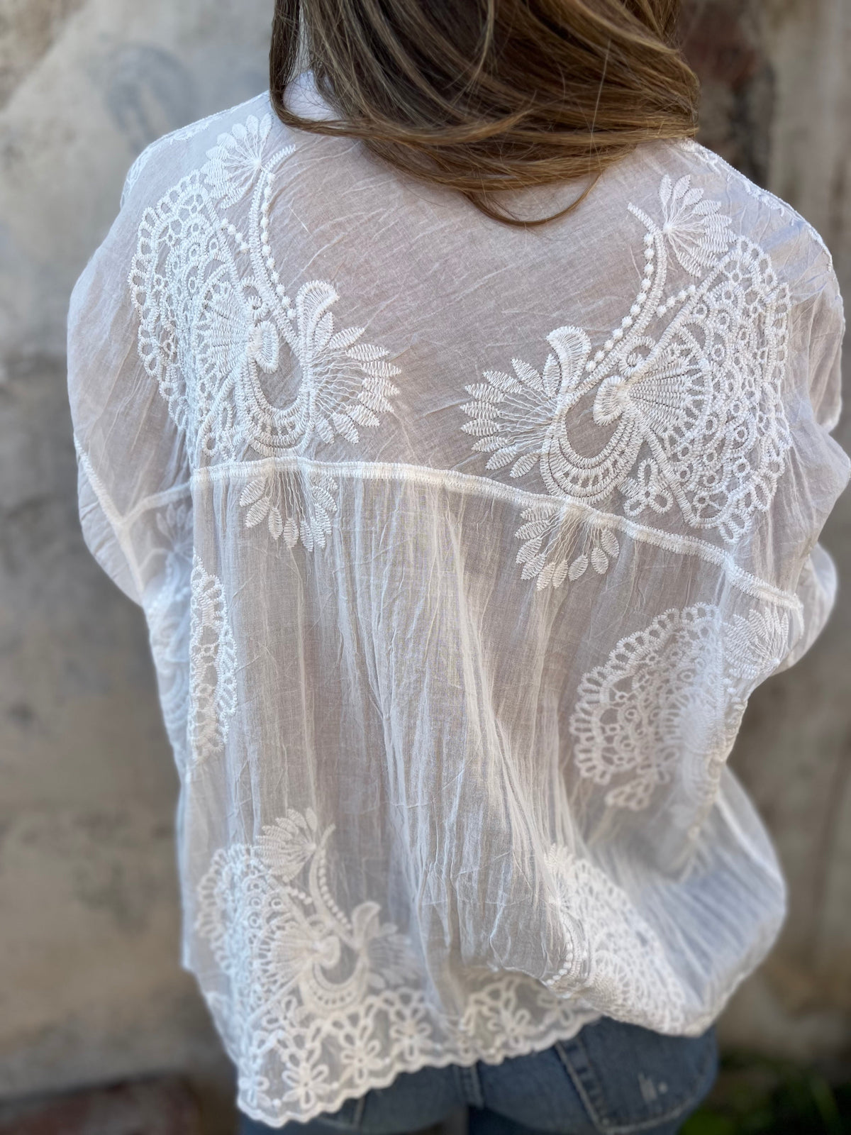 ISABELLE Camicetta chic ricamata in pizzo
