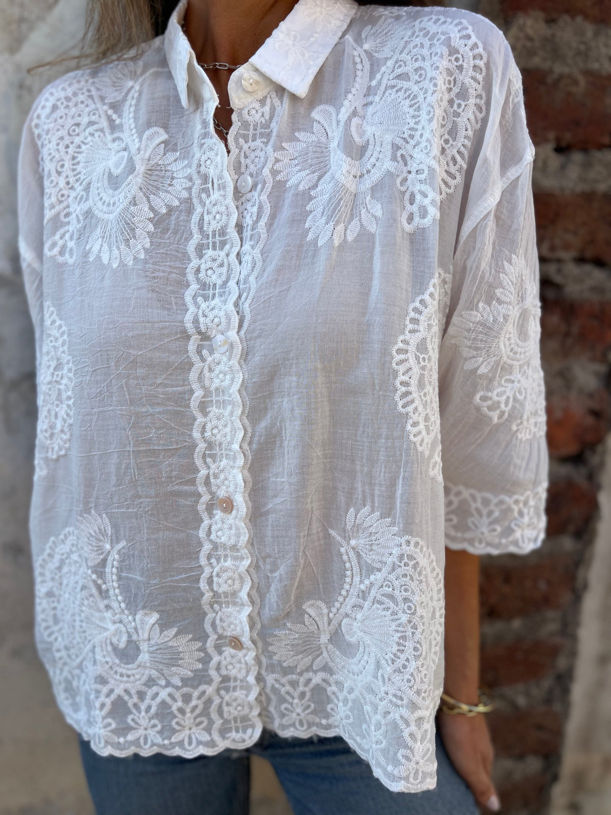 ISABELLE Camicetta chic ricamata in pizzo